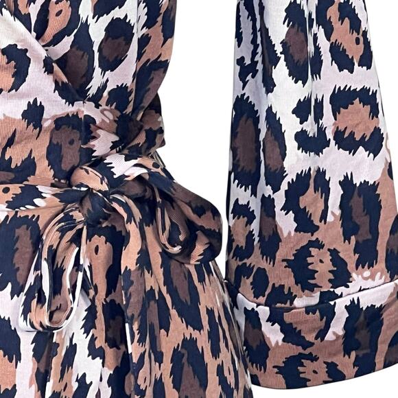 Diane von Furstenberg Women’s Silk Animal Print Midi Wrap Dress Size 8 EUC - Picture 5 of 12
